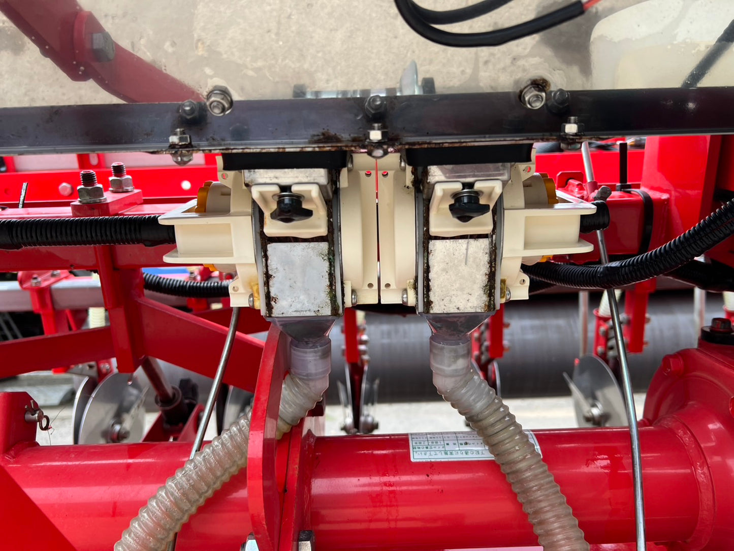 ニプロ　中古　ロータリ＋搭載型シーダー【ロータリ＋播種機＋施肥機】＊TBA2400C＋UF-S22H8R24(A)『茨城店5576』