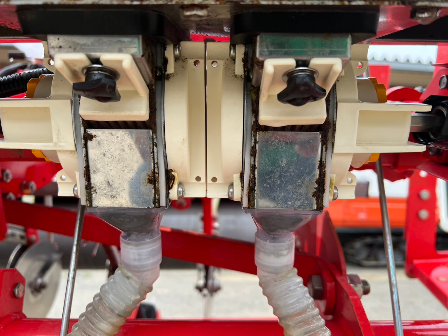 ニプロ　中古　ロータリ＋搭載型シーダー【ロータリ＋播種機＋施肥機】＊TBA2400C＋UF-S22H8R24(A)『茨城店5576』