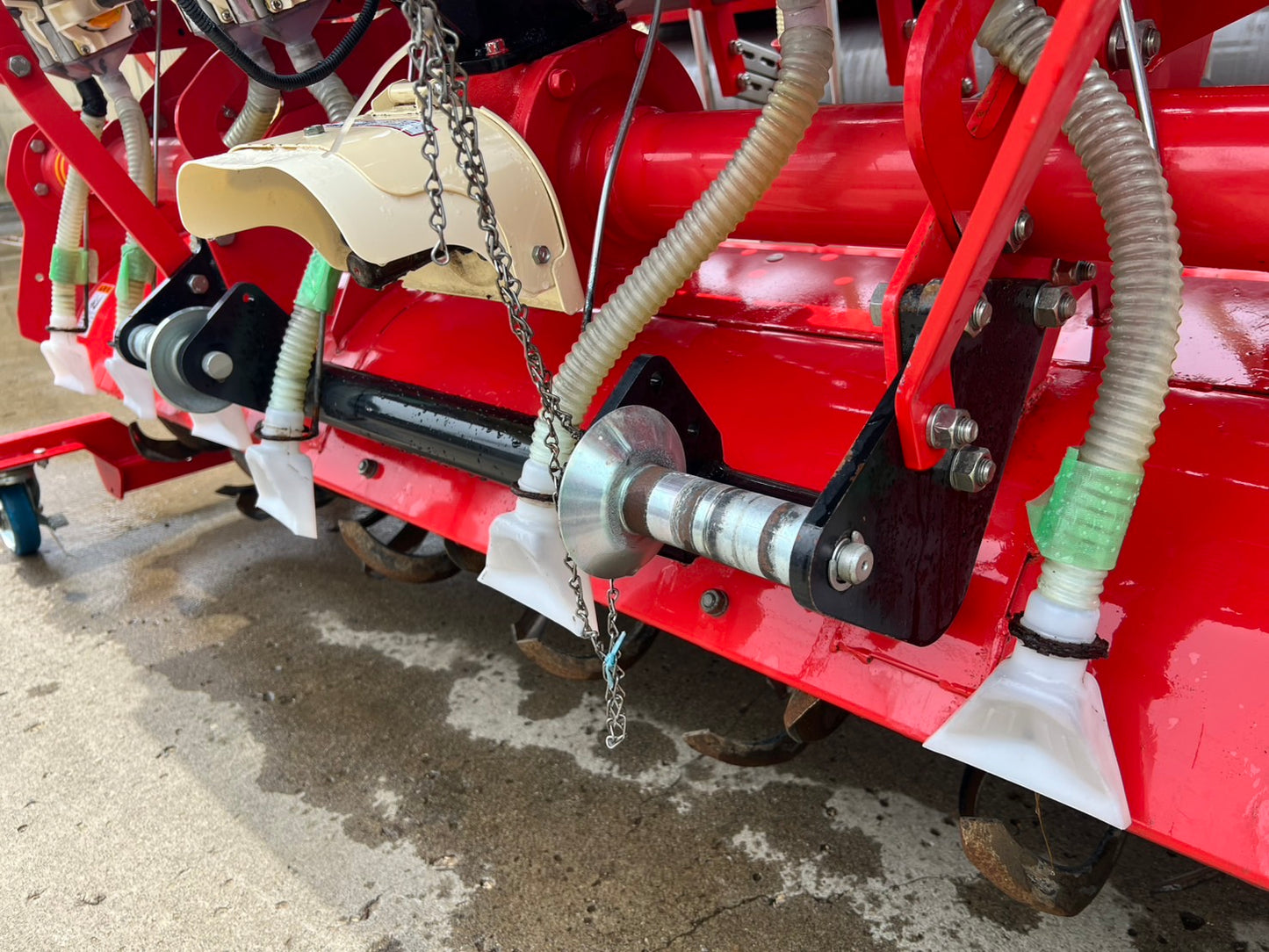 ニプロ　中古　ロータリ＋搭載型シーダー【ロータリ＋播種機＋施肥機】＊TBA2400C＋UF-S22H8R24(A)『茨城店5576』