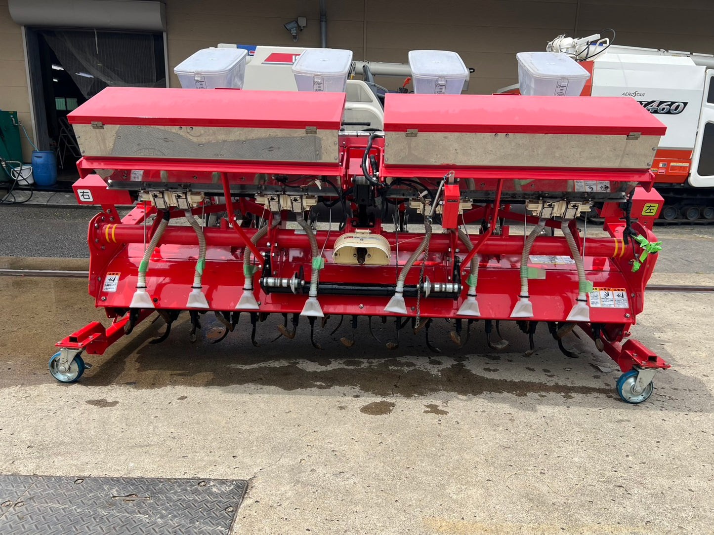 ニプロ　中古　ロータリ＋搭載型シーダー【ロータリ＋播種機＋施肥機】＊TBA2400C＋UF-S22H8R24(A)『茨城店5576』