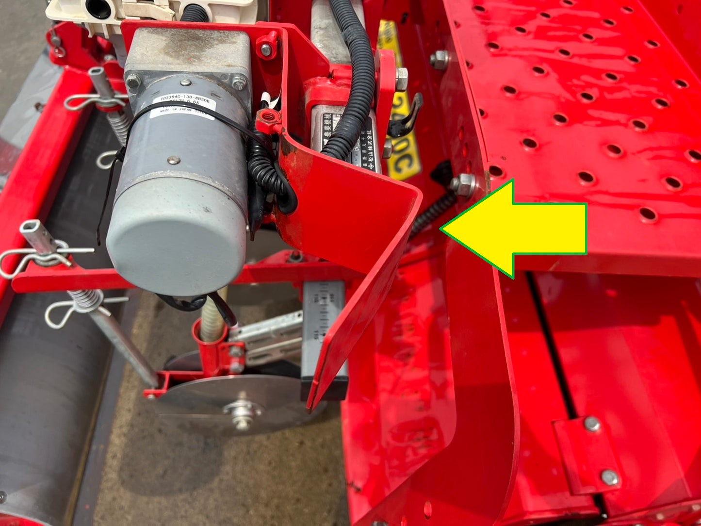 ニプロ　中古　ロータリ＋搭載型シーダー【ロータリ＋播種機＋施肥機】＊TBA2400C＋UF-S22H8R24(A)『茨城店5576』