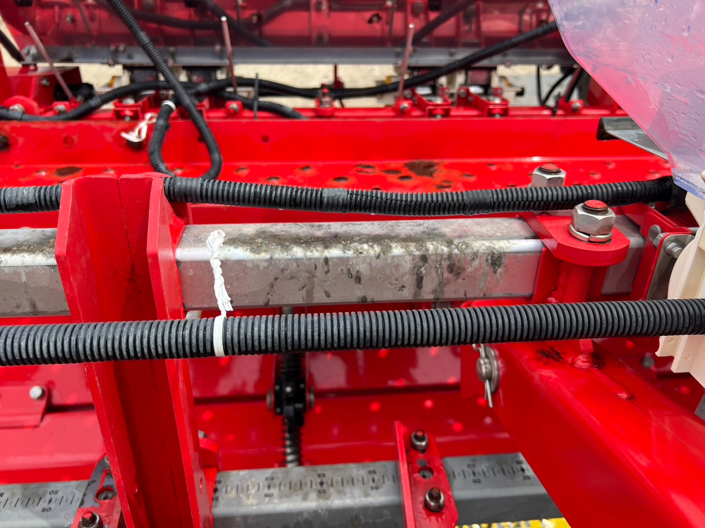 ニプロ　中古　ロータリ＋搭載型シーダー【ロータリ＋播種機＋施肥機】＊TBA2400C＋UF-S22H8R24(A)『茨城店5576』