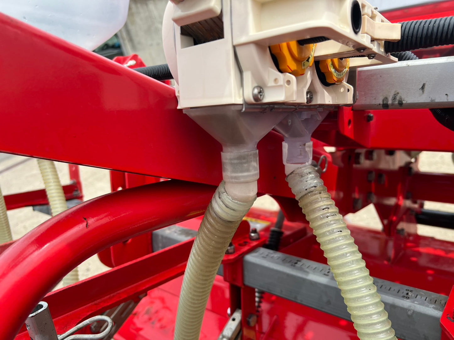 ニプロ　中古　ロータリ＋搭載型シーダー【ロータリ＋播種機＋施肥機】＊TBA2400C＋UF-S22H8R24(A)『茨城店5576』