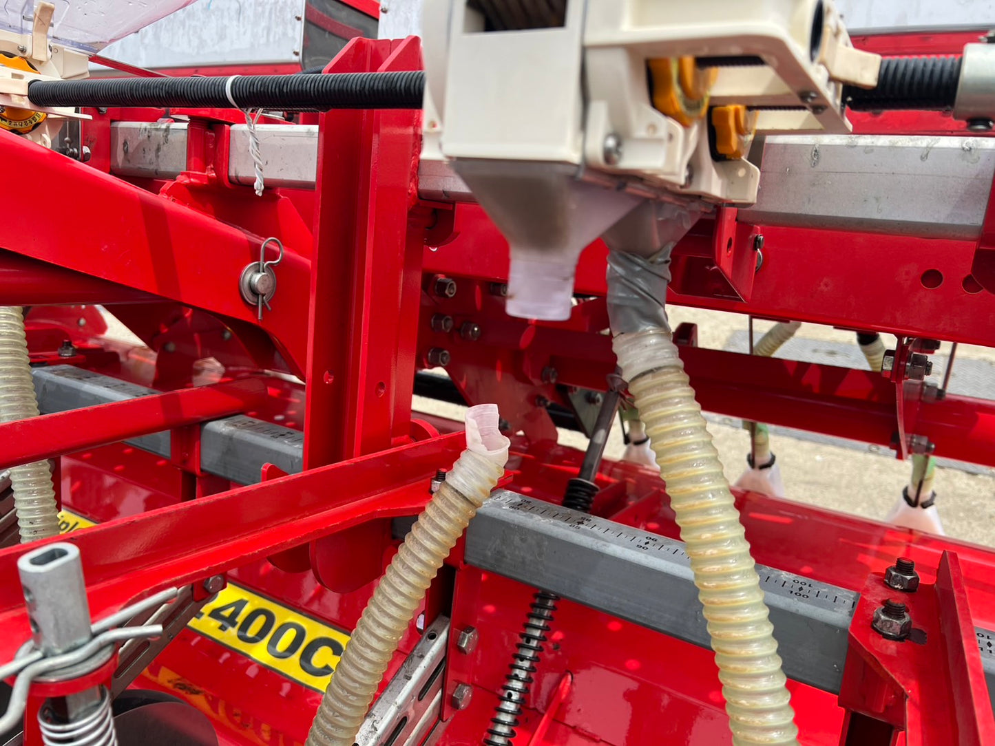 ニプロ　中古　ロータリ＋搭載型シーダー【ロータリ＋播種機＋施肥機】＊TBA2400C＋UF-S22H8R24(A)『茨城店5576』