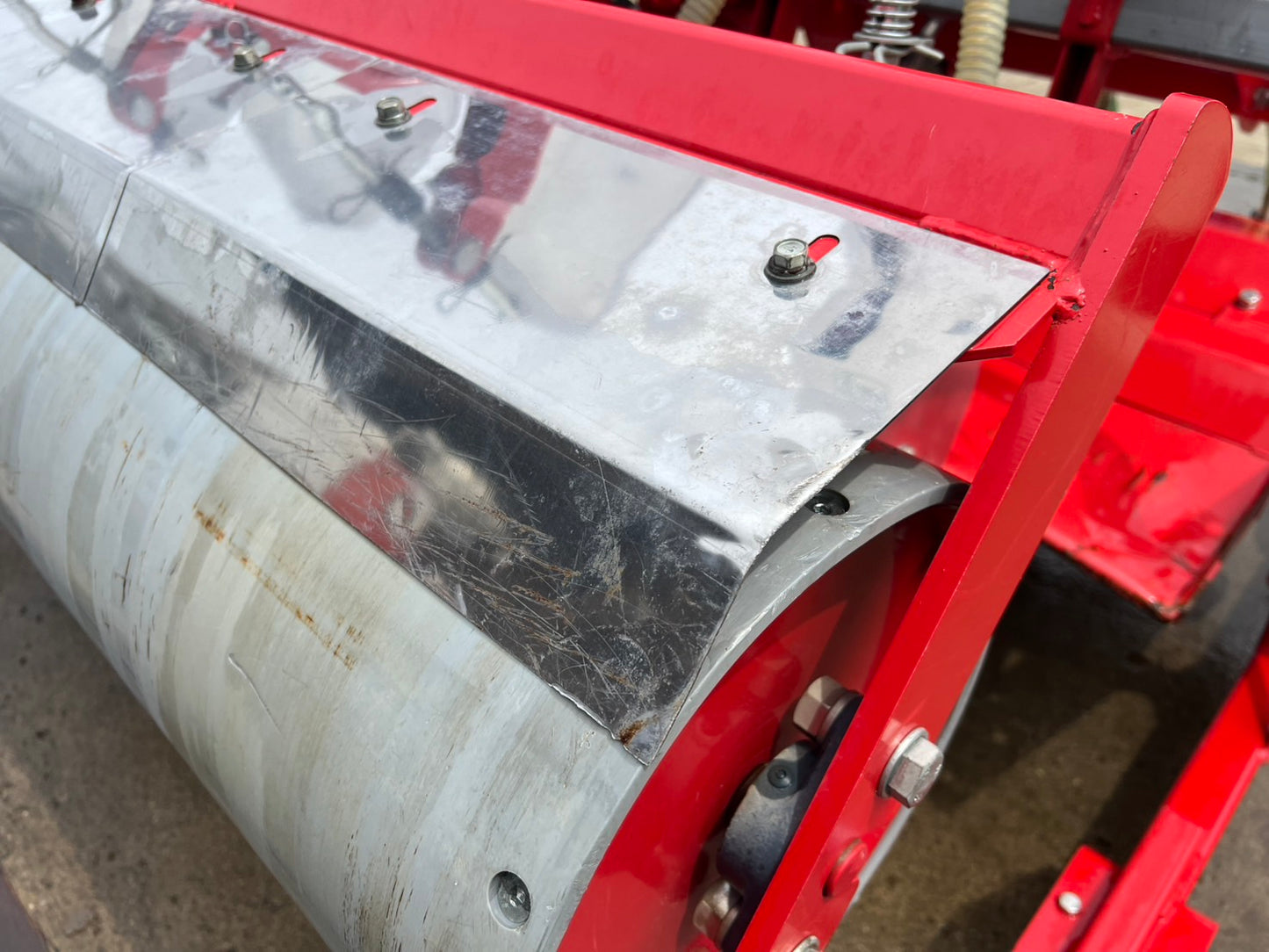 ニプロ　中古　ロータリ＋搭載型シーダー【ロータリ＋播種機＋施肥機】＊TBA2400C＋UF-S22H8R24(A)『茨城店5576』