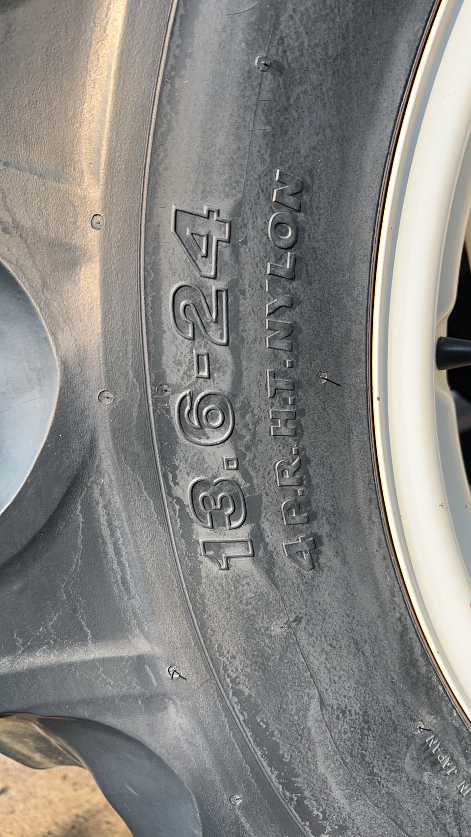 スズテック　中古　カゴ車輪　＊13.6‐24『茨城店　5732』