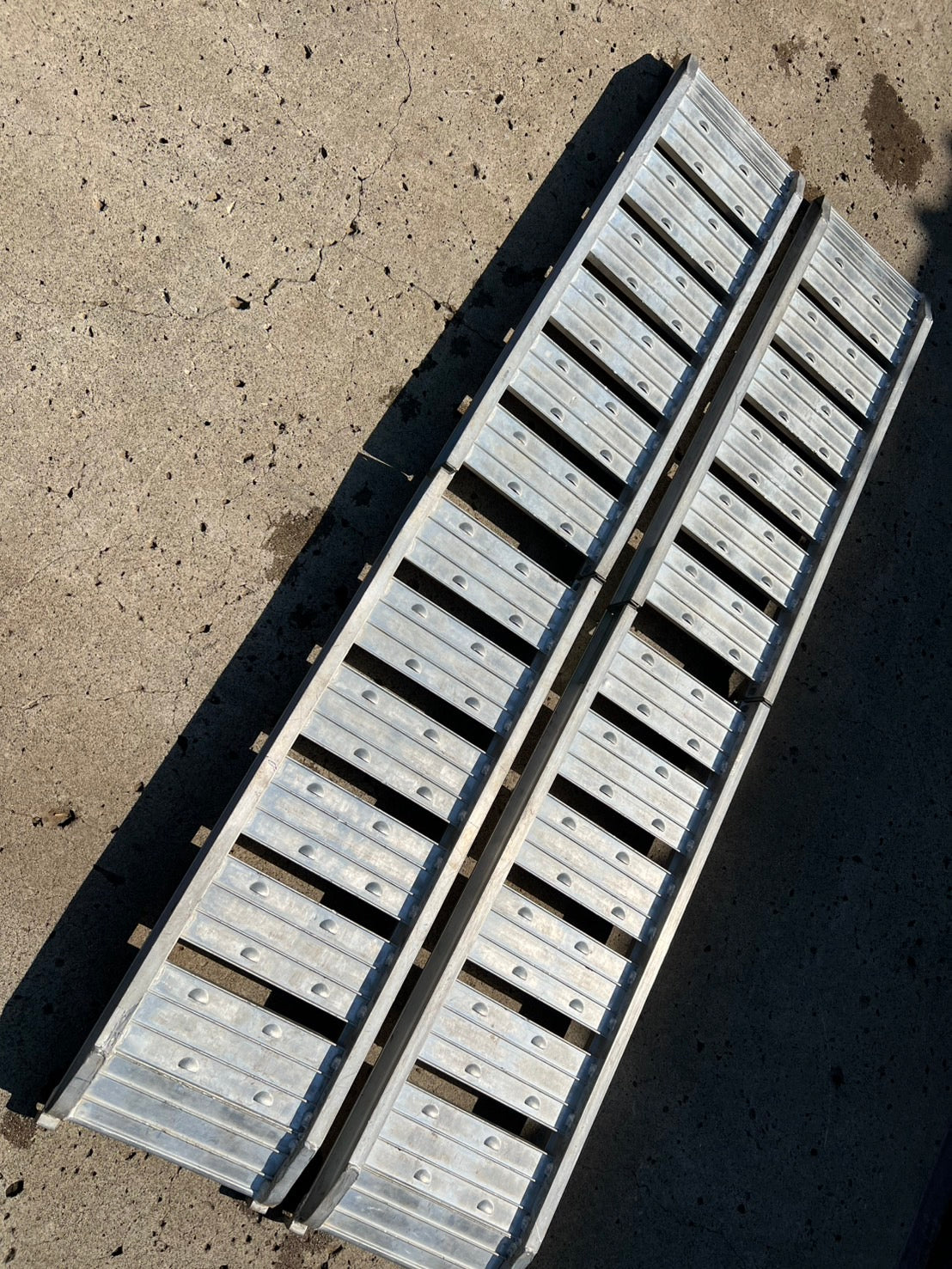 中古 アルミブリッジ【折りたたみ式】＊1800×300 200㎏『茨城店