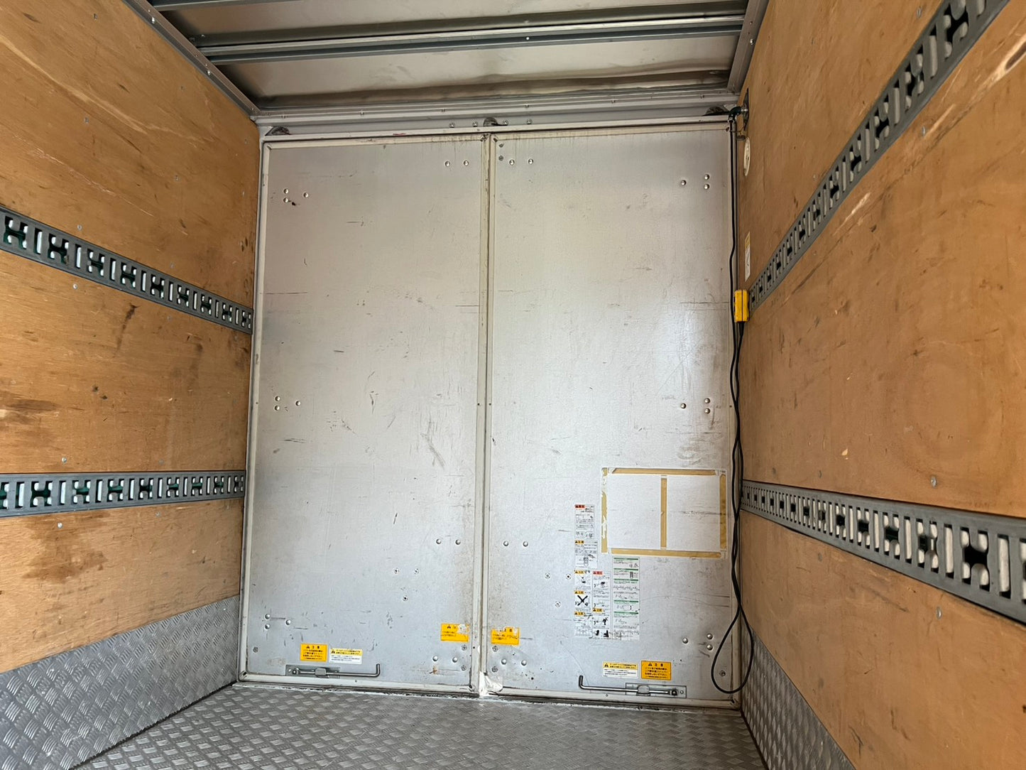 いすゞ　中古　箱バン【2トン】＊TPG-NMR85AN『茨城店　5832』