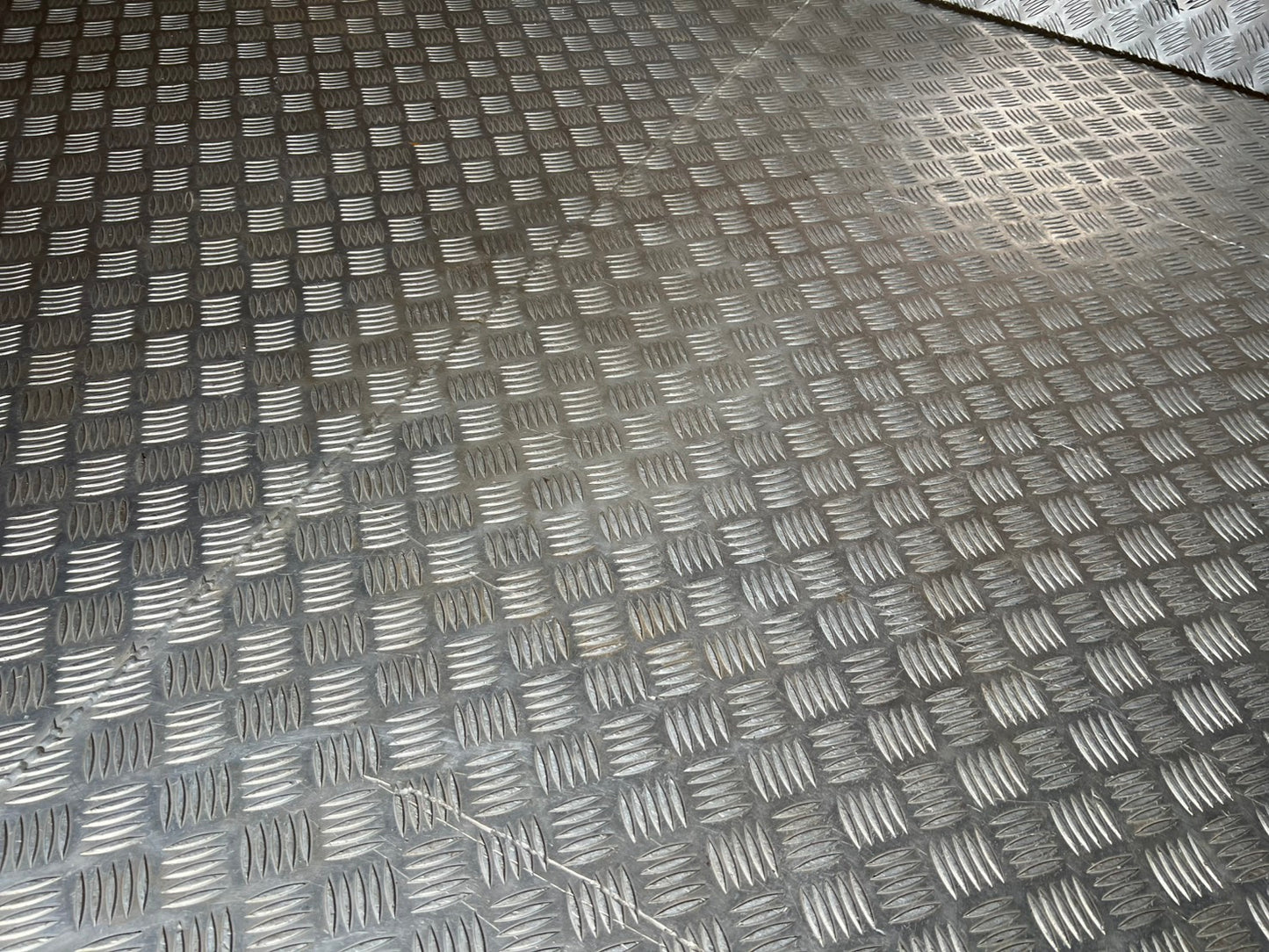 いすゞ　中古　箱バン【2トン】＊TPG-NMR85AN『茨城店　5832』