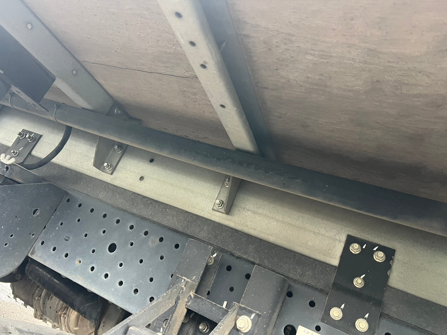 いすゞ　中古　箱バン【2トン】＊TPG-NMR85AN『茨城店　5832』