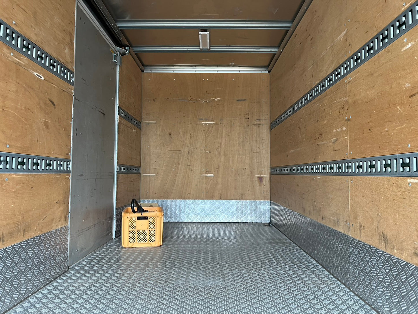 いすゞ　中古　箱バン【2トン】＊TPG-NMR85AN『茨城店　5832』