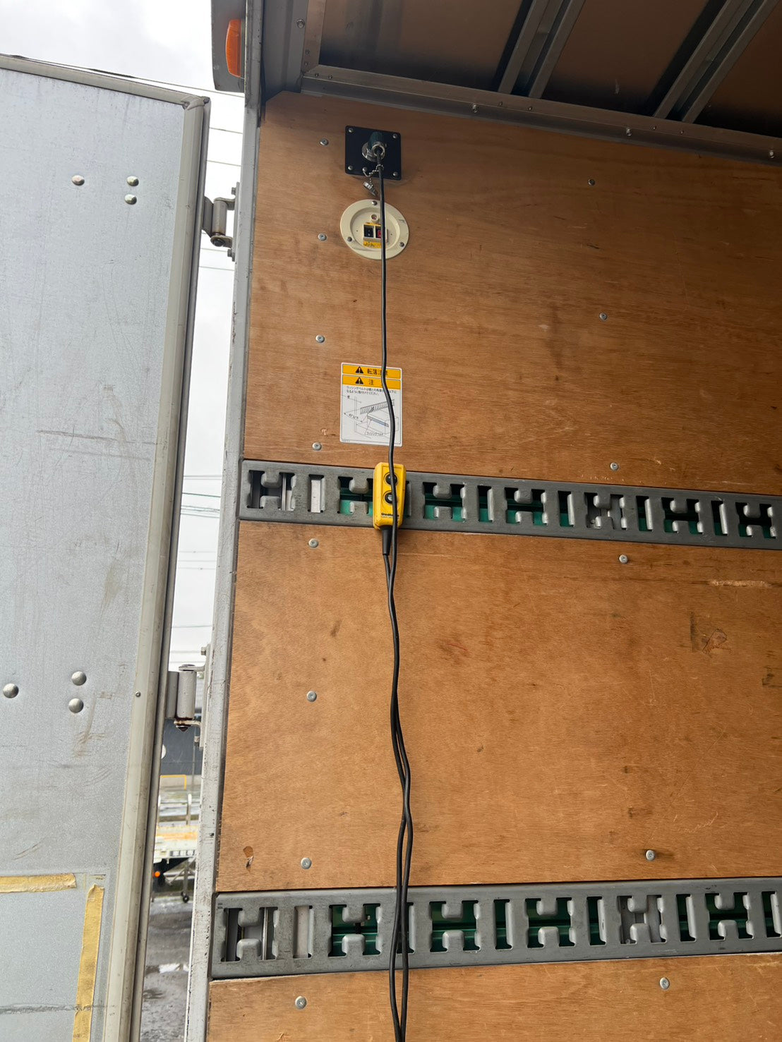 いすゞ　中古　箱バン【2トン】＊TPG-NMR85AN『茨城店　5832』