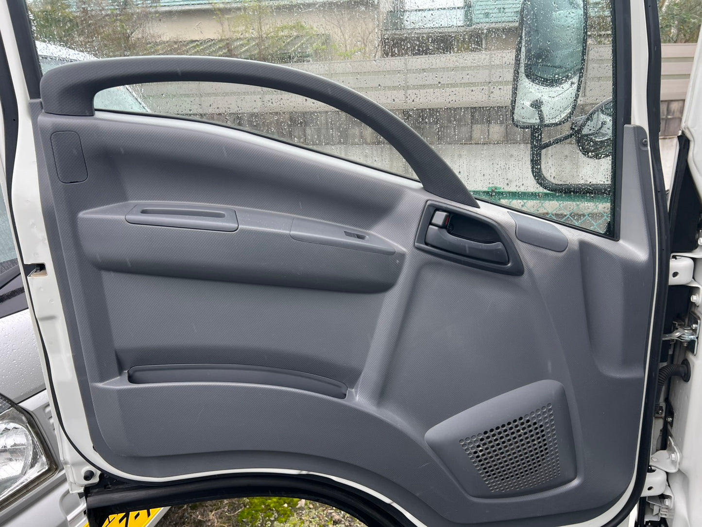 いすゞ　中古　箱バン【2トン】＊TPG-NMR85AN『茨城店　5832』