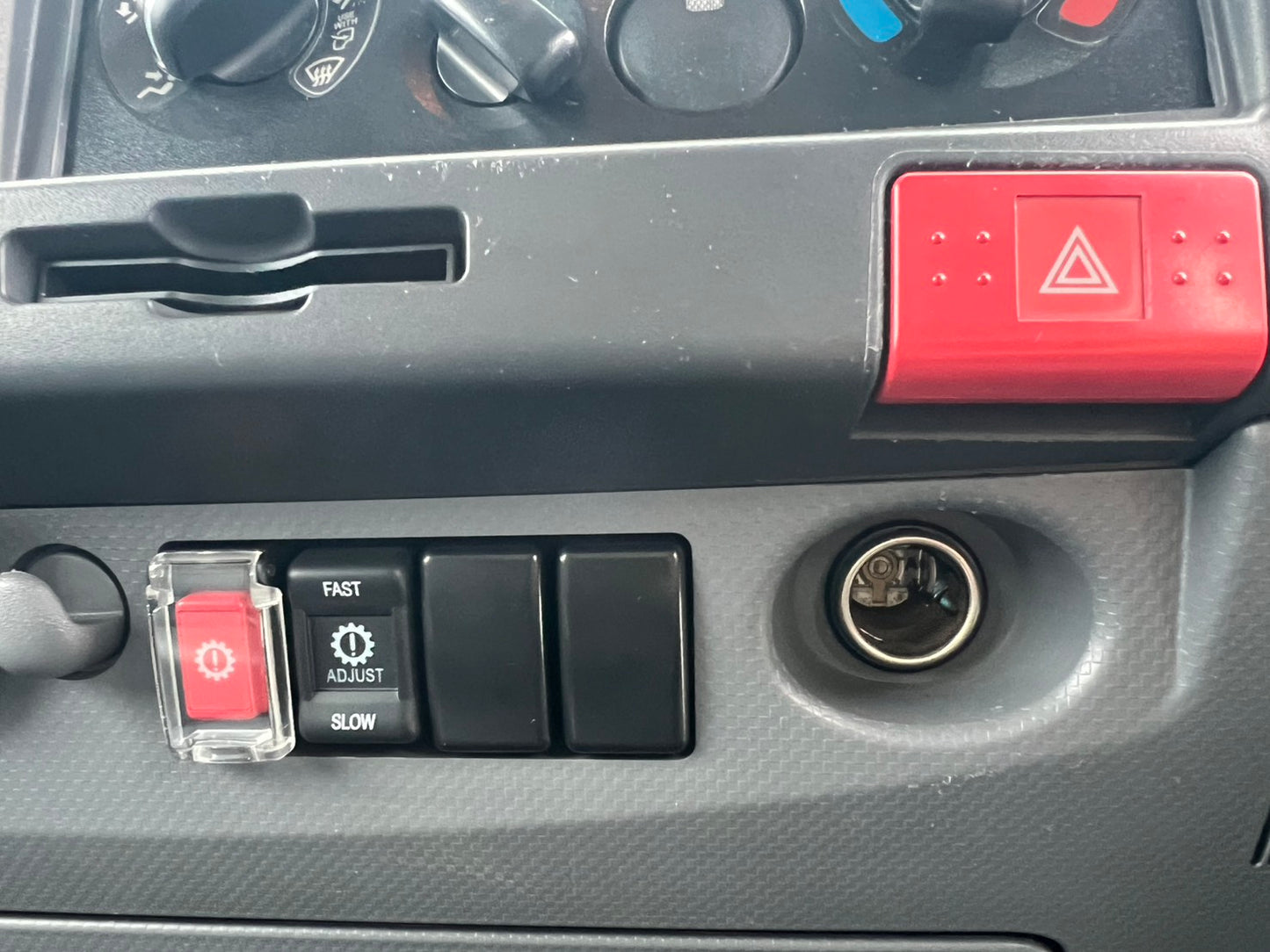 いすゞ　中古　箱バン【2トン】＊TPG-NMR85AN『茨城店　5832』