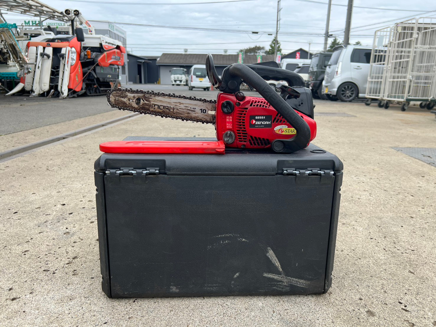 ゼノア G2551 エンジンチェーンソー【野田愛宕店】【店頭取引限定】【中古】管理番号：ITZANLXH6KNW ゼノア エンジンチェンソー スーパーこがる G2551T ウエダ金物【公式