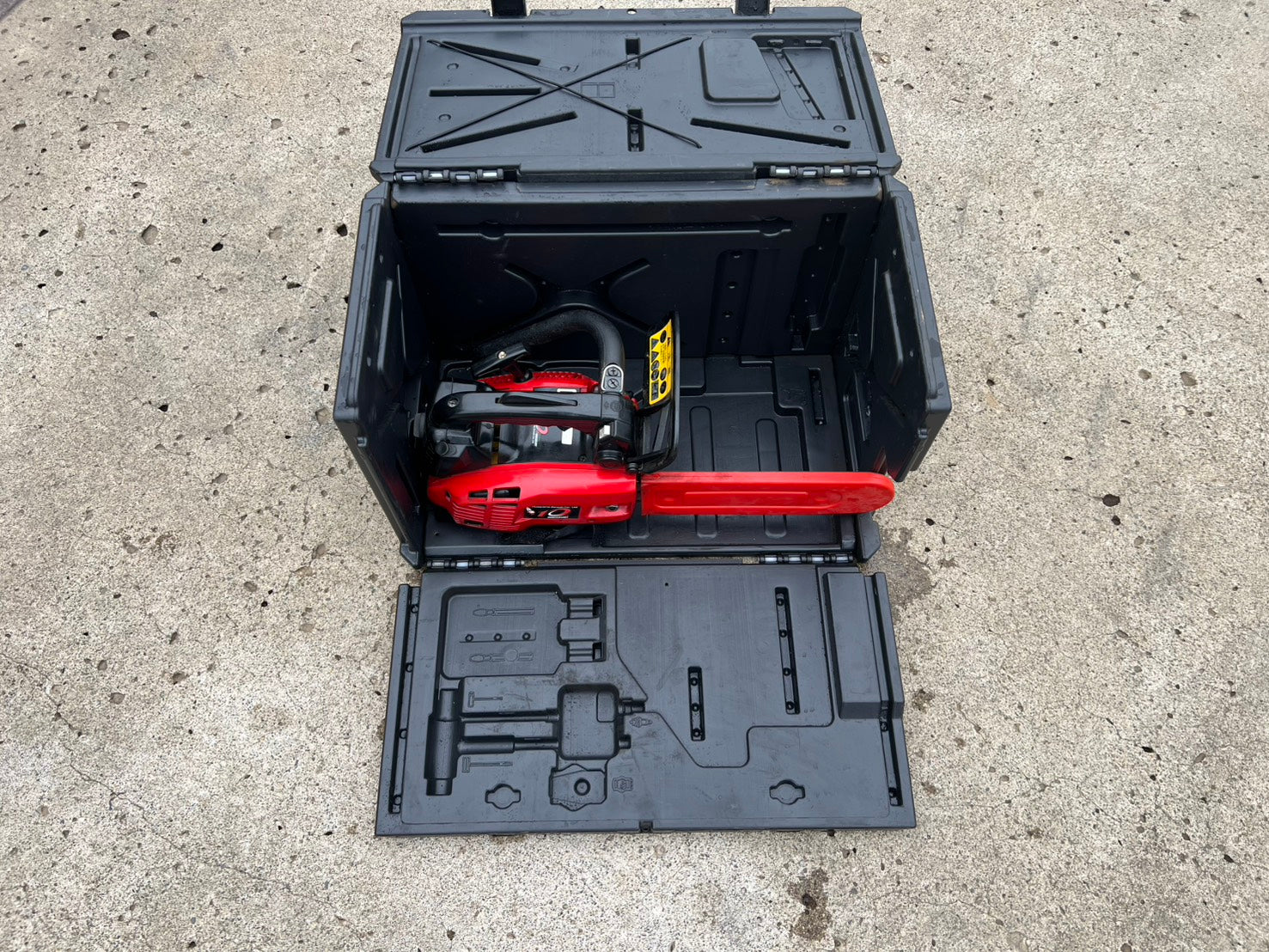 クォさん専用.5 ハスクバーナ・ゼノア株式会社 中古 チェンソー【保管箱付き