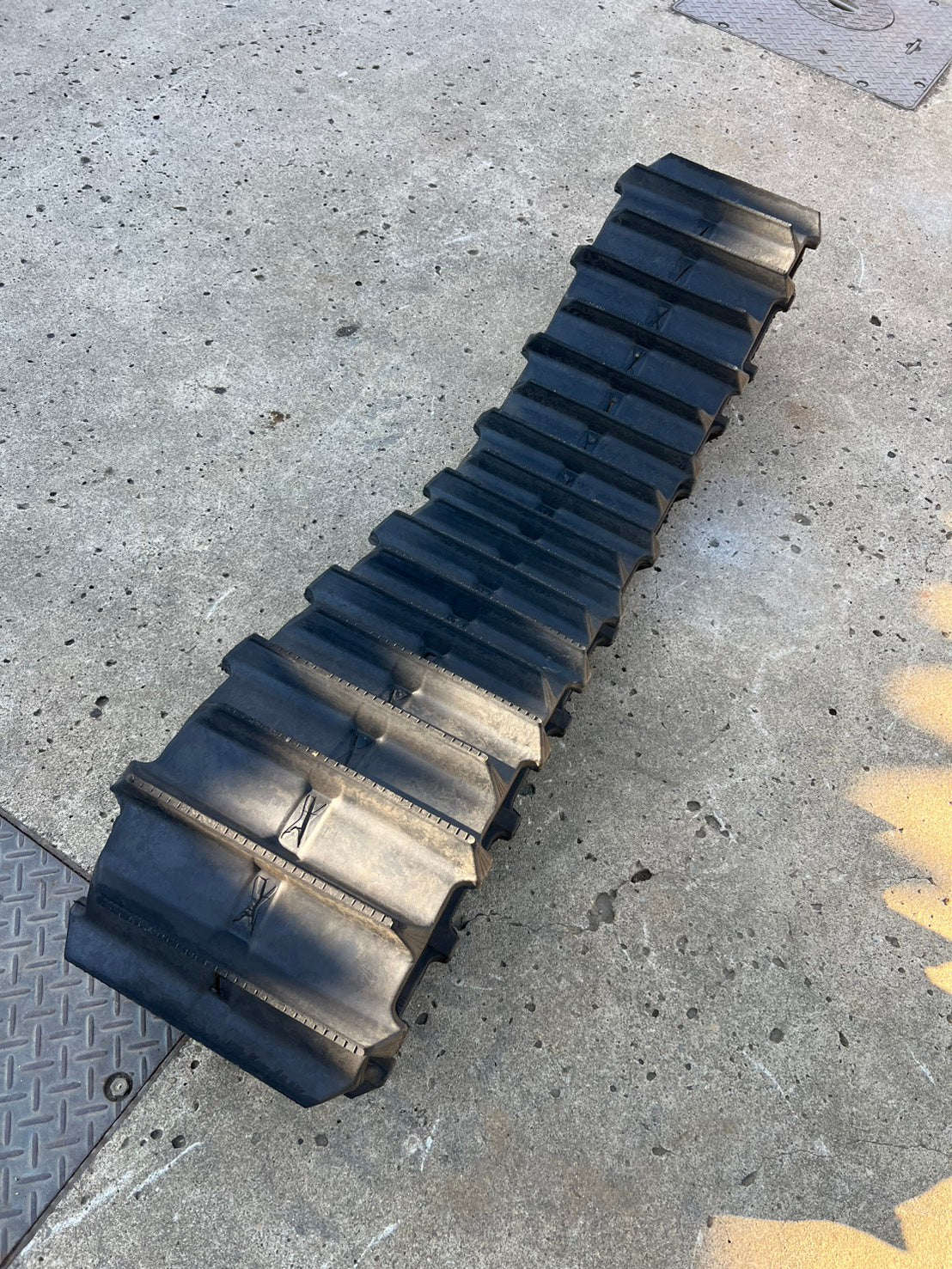 MRC  中古　クローラー【Ee-65にて使用】　＊350X40X84『茨城店  6011』