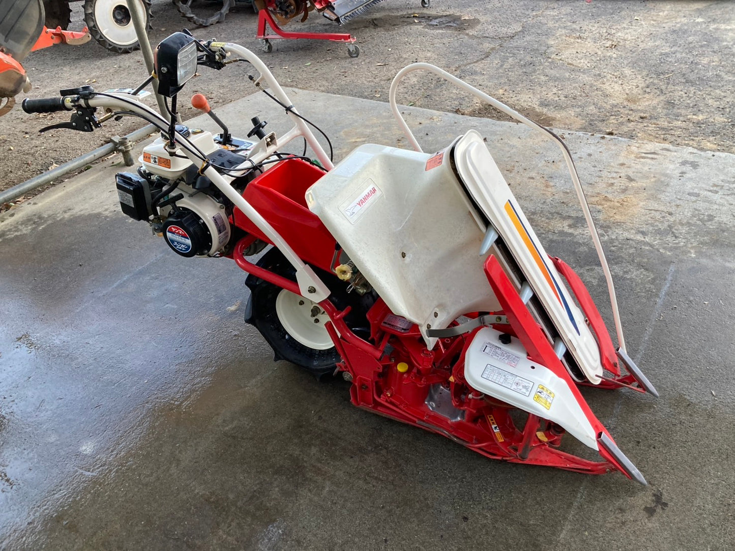 ヤンマー    中古    バインダー    Be25A