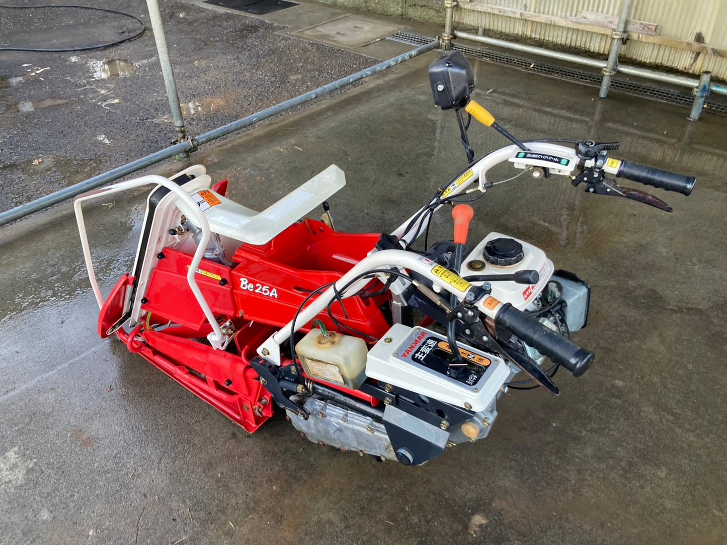 ヤンマー    中古    バインダー    Be25A