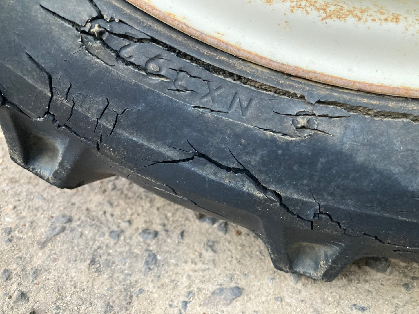 ミツビシ    中古   トラクター   MT1601D