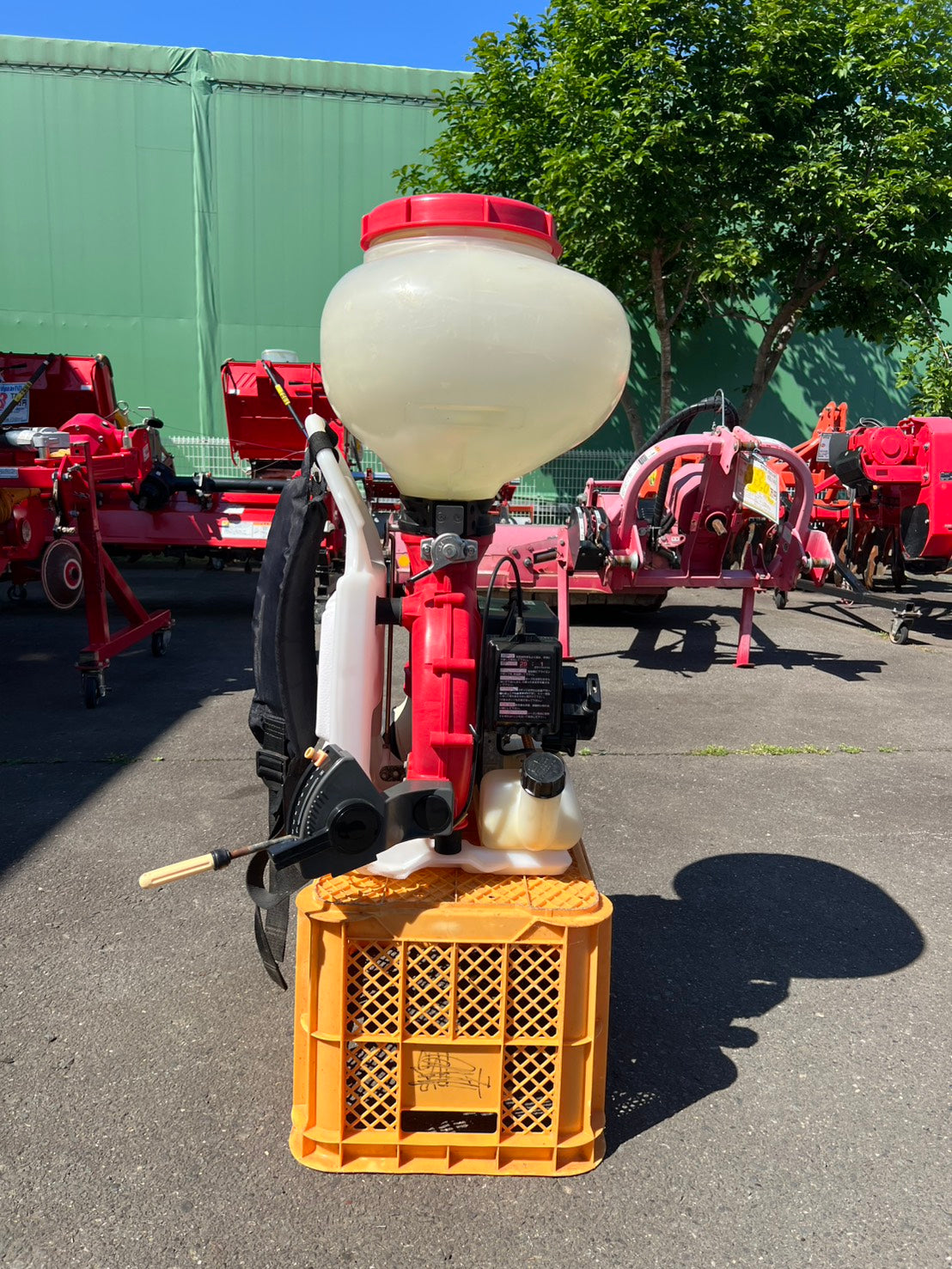 丸山 中古 背負動力散布機【26リットル】＊GKD600『茨城店 6303』 – 農