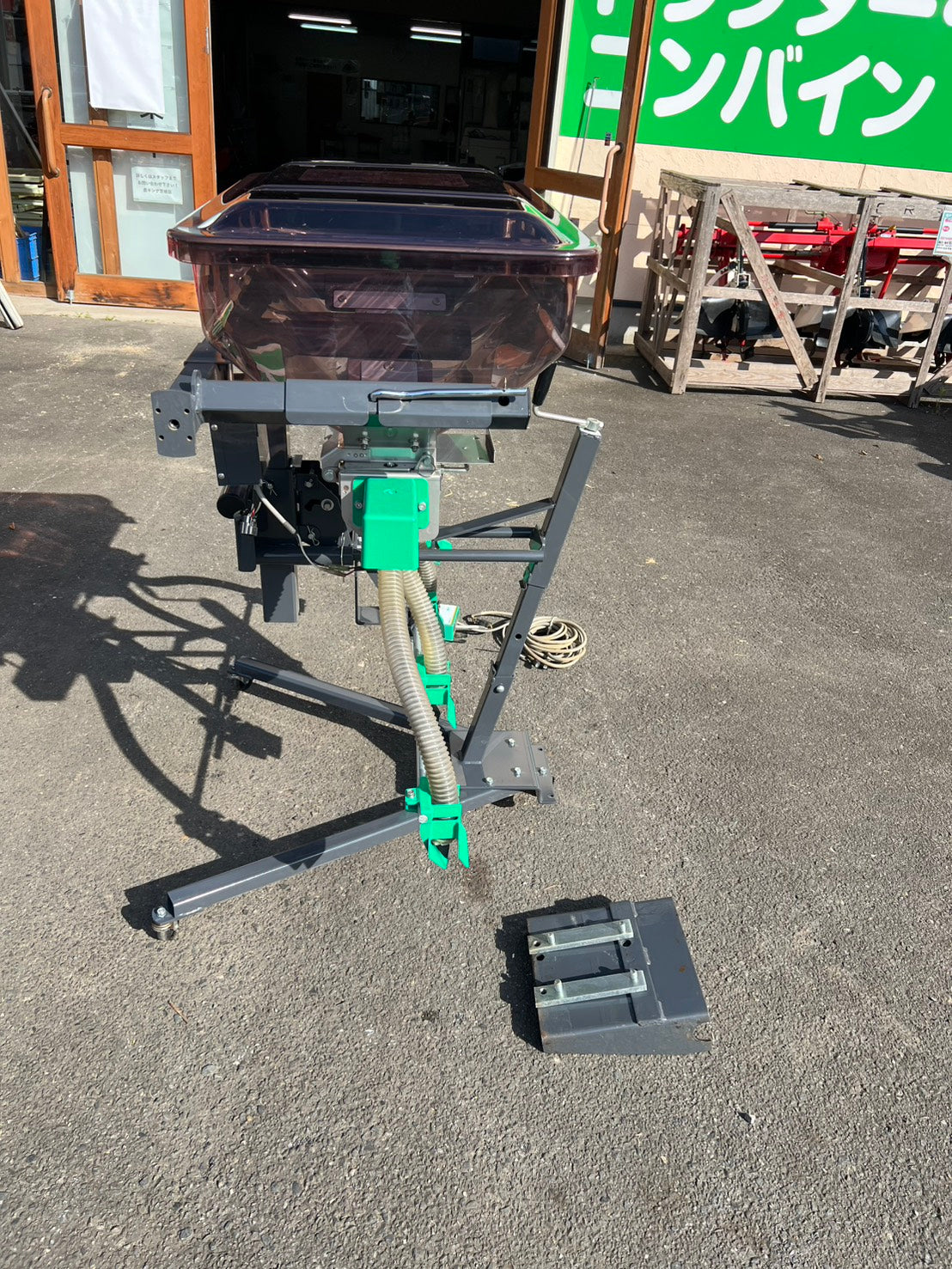 タイショー　中古　肥料散布機【グランドソワー】＊UX-70F『茨城店　6426』