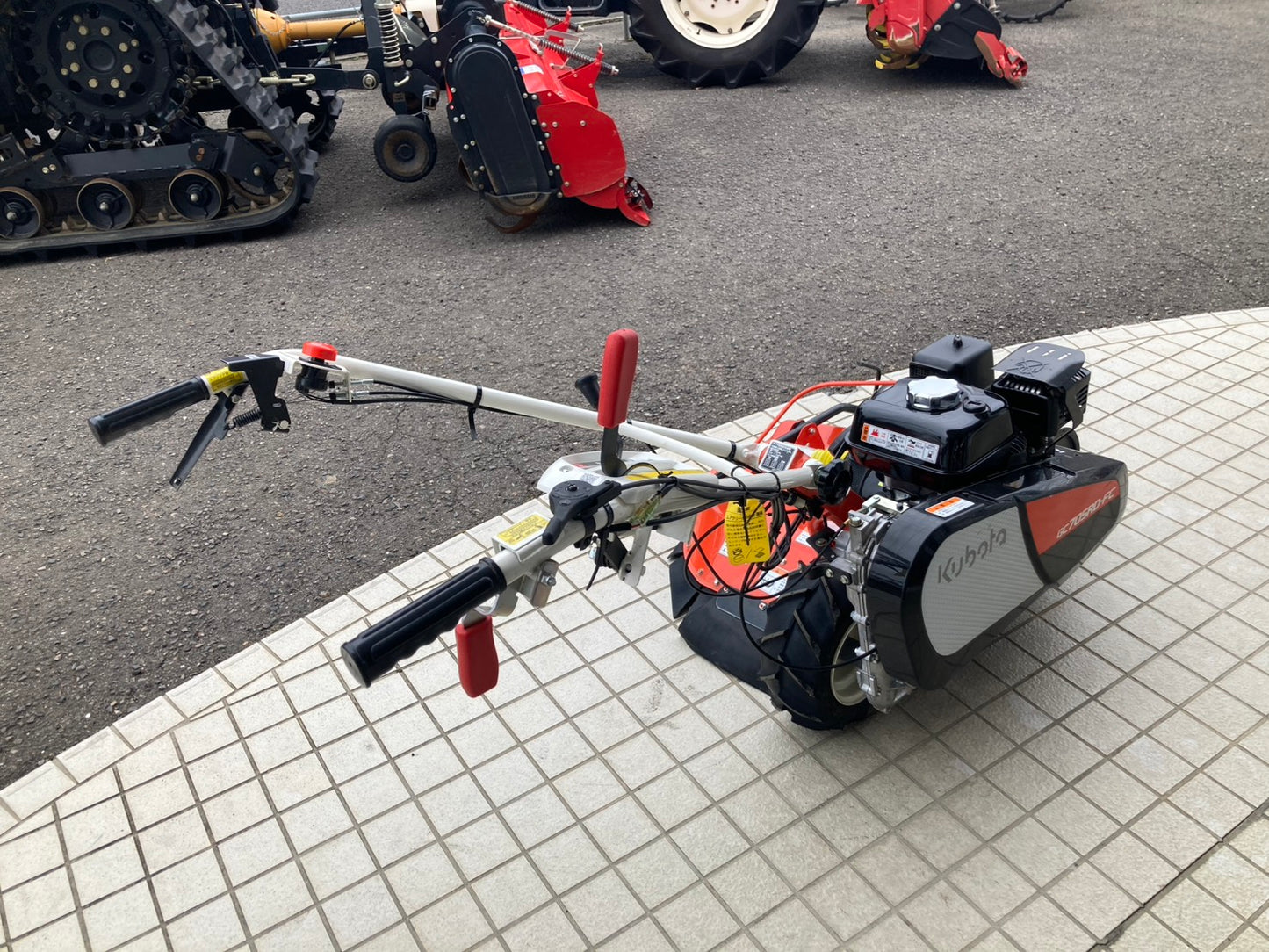 クボタ　　中古　　畦草刈機　　GC705RD-FC