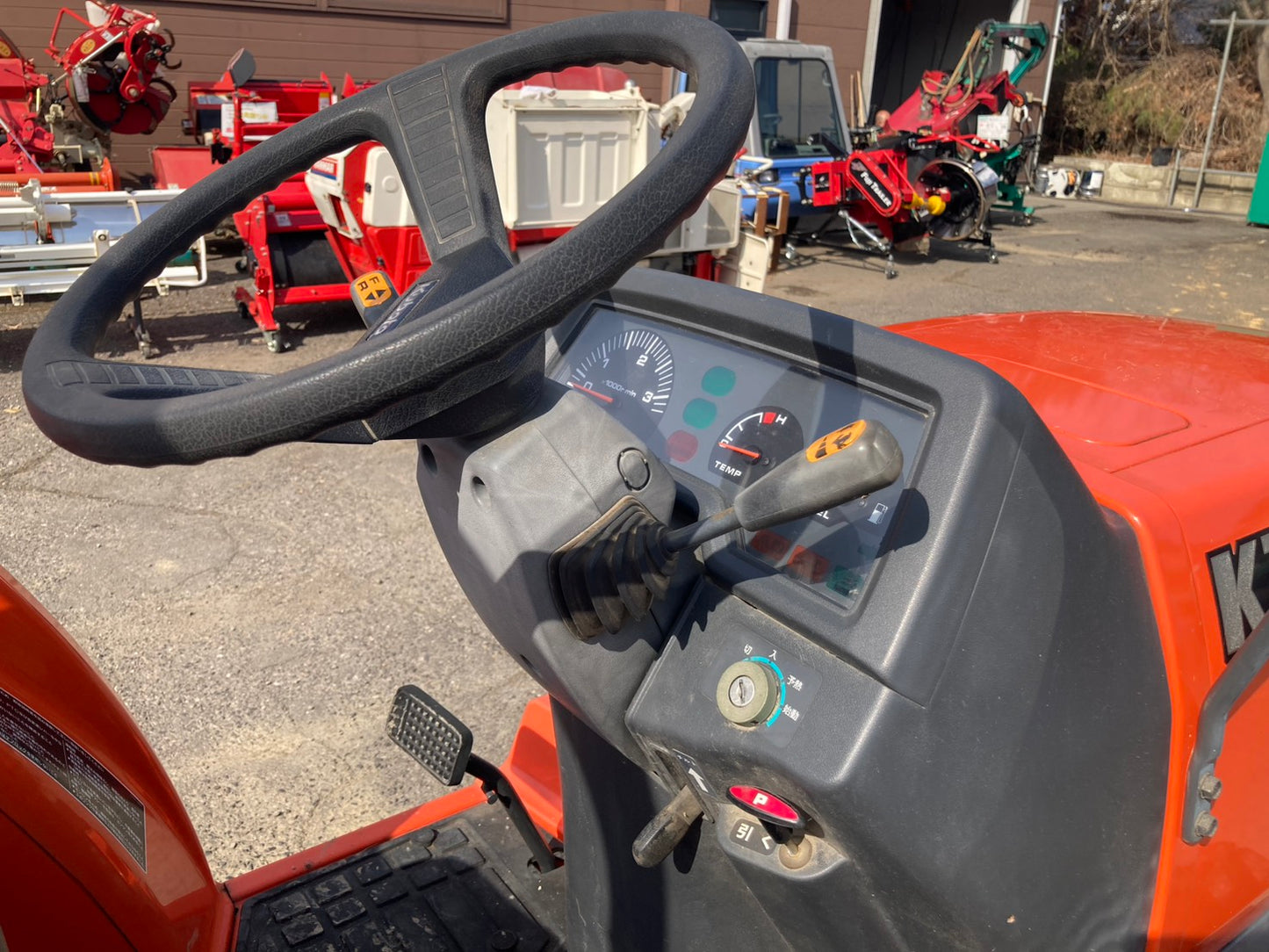 クボタ　　中古　　トラクター　　222時間　　KT24