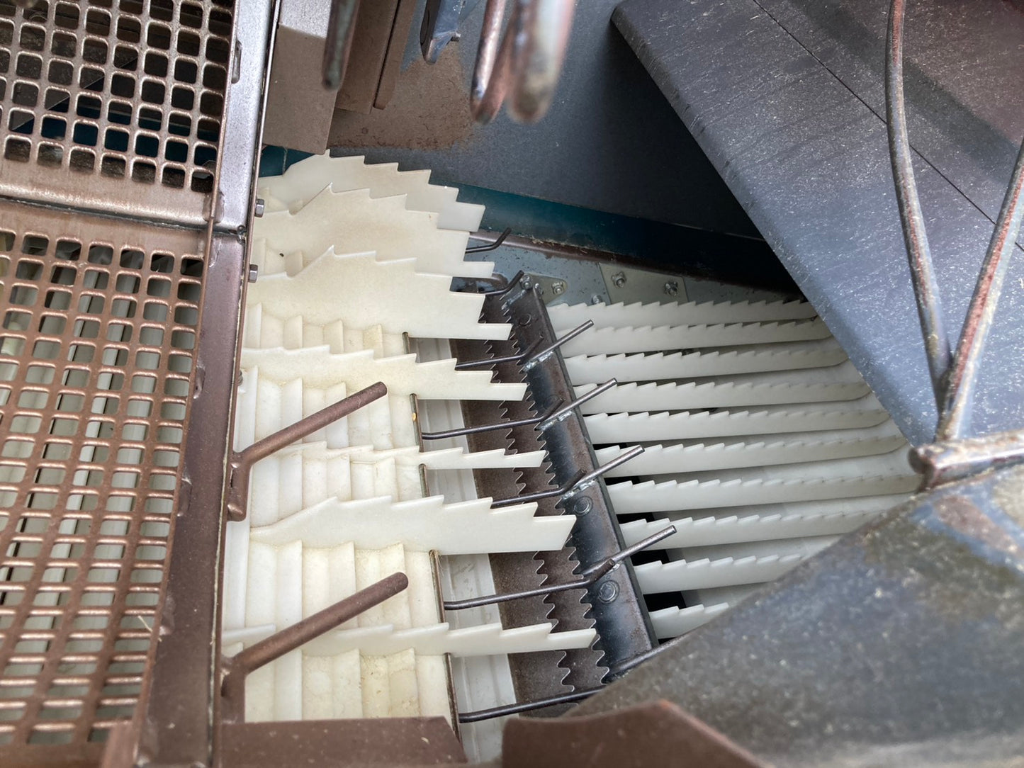 クボタ　中古　　コンバイン　3条　365時間　　ER335SD4MW