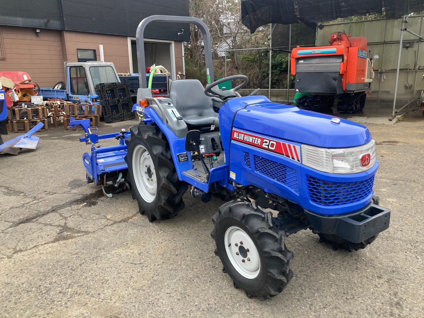 トラクター　２０馬力　４WD　ｱﾜｰﾒﾀｰ385時間程度最高。2005年式55万円 トラクター 20馬力 4WD ｱﾜｰﾒﾀｰ385時間程度最高。2005年式55万円