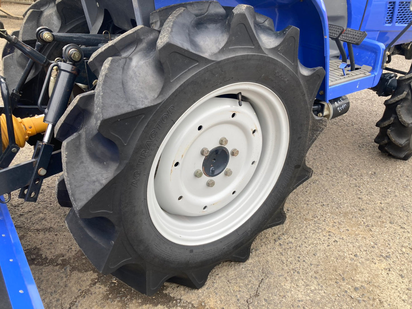 イセキ　　中古　　トラクター　　　　20馬力　　TH20-B07　　
