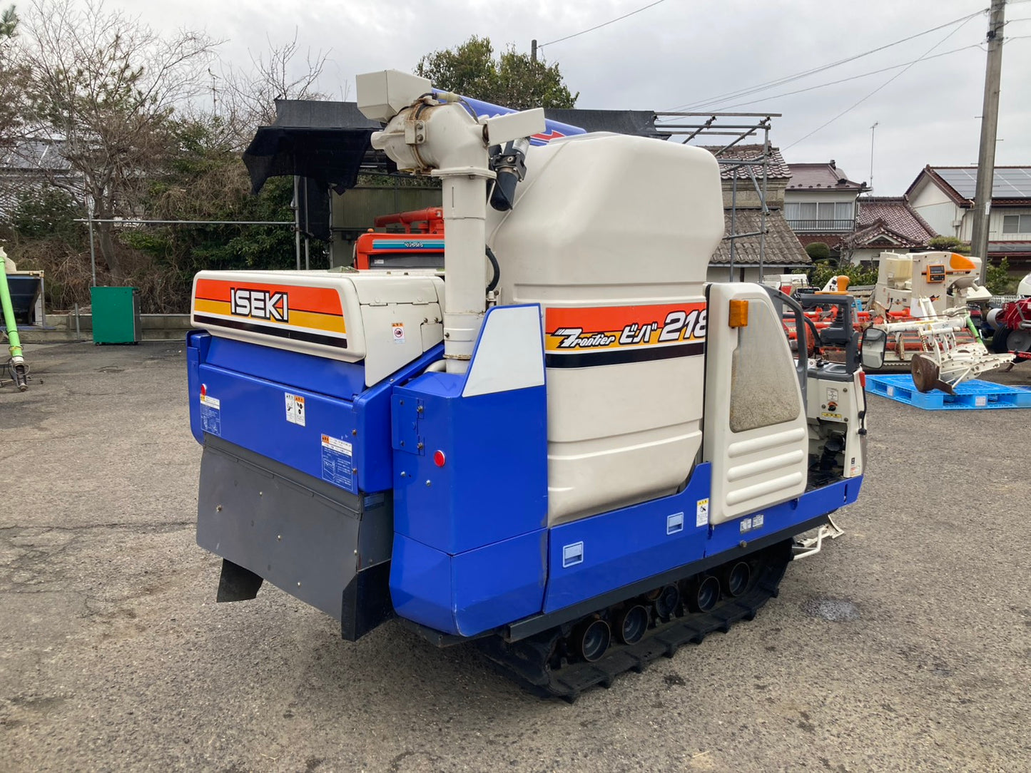 イセキ　　中古　　コンバイン　　HVG218G-ZATHWC　