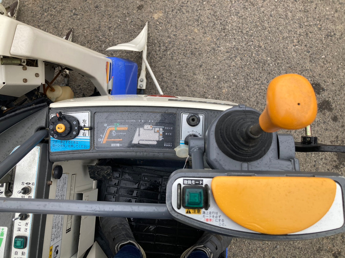イセキ　　中古　　コンバイン　　HVG218G-ZATHWC　
