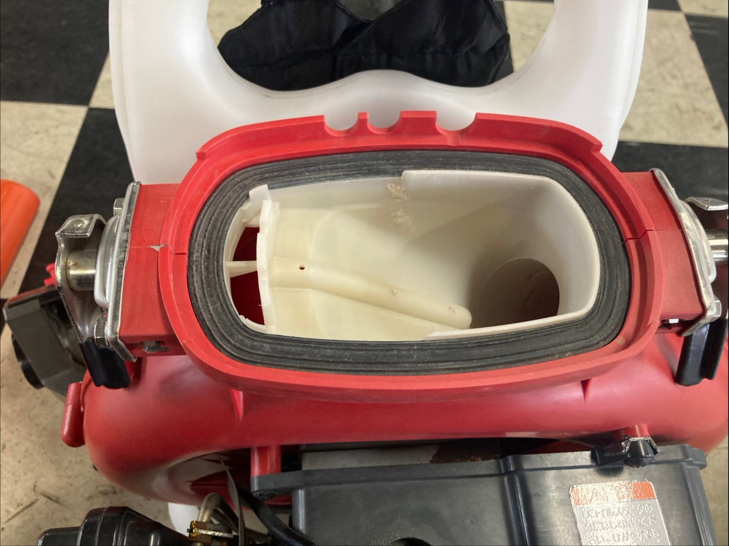 丸山　　中古　　背負動力散布機　　　　GKD6000