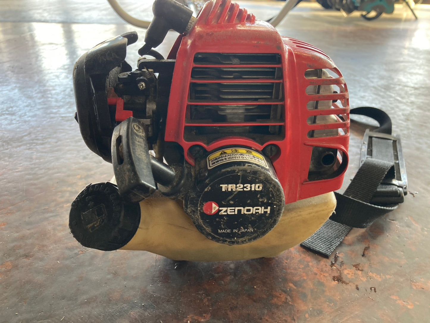 ゼノア　　中古　　刈払機　　TR2310W-EZ
