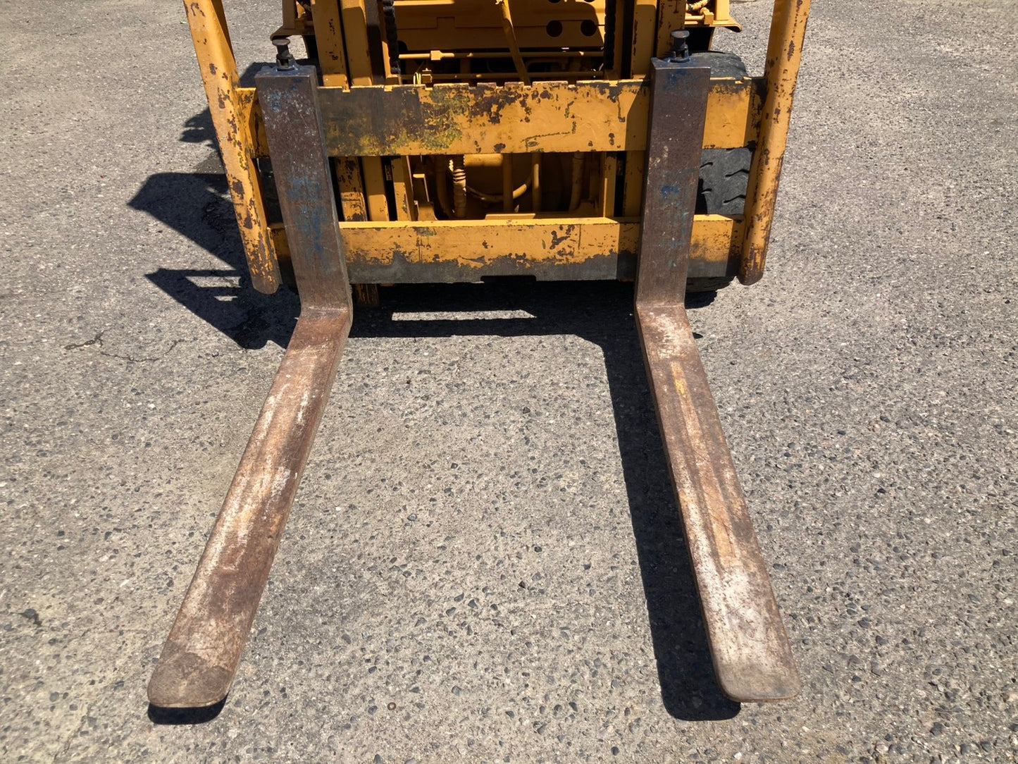 コマツ　中古　フォークリフト　1.5トン　FG15-12