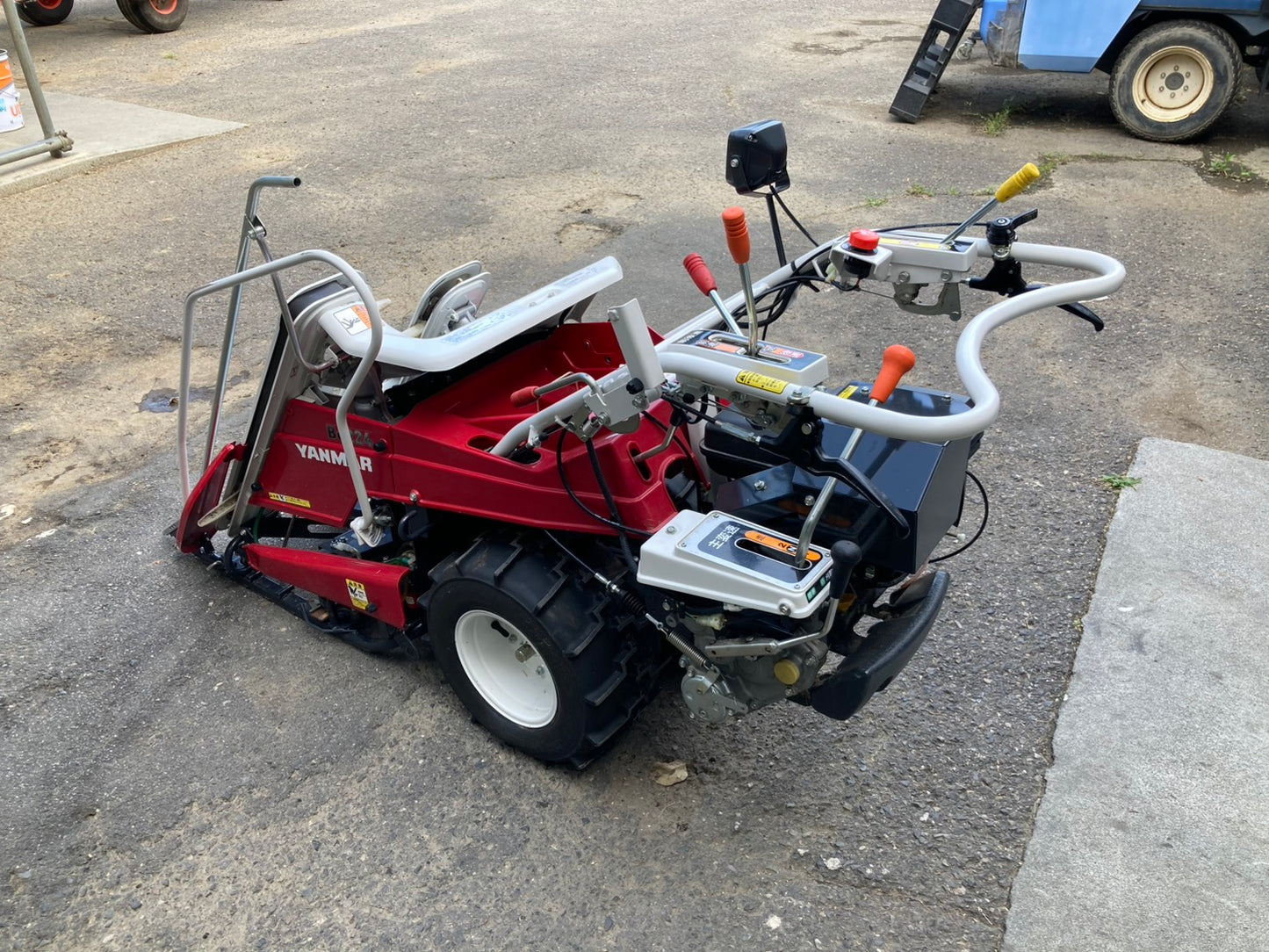 ヤンマー　中古　バインダー　2条　Be224