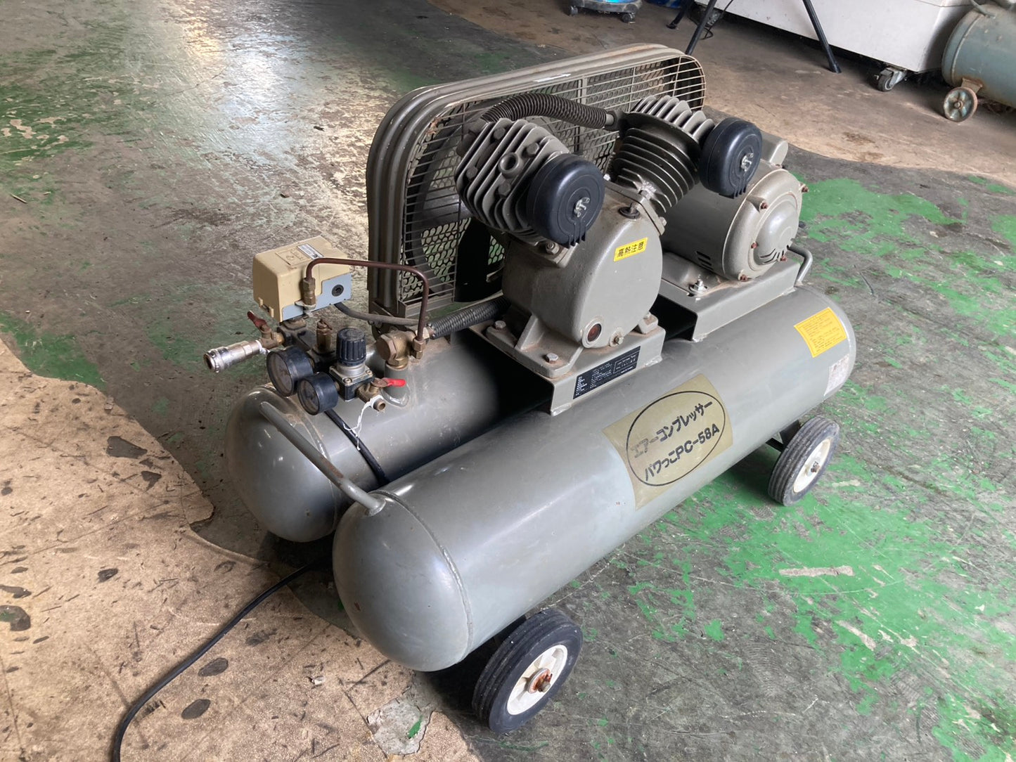 ナカトミ産業　中古　エアーコンプレッサー　PC-58A