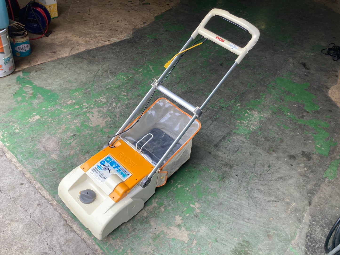 リョービ　中古　芝刈機　LM-2810