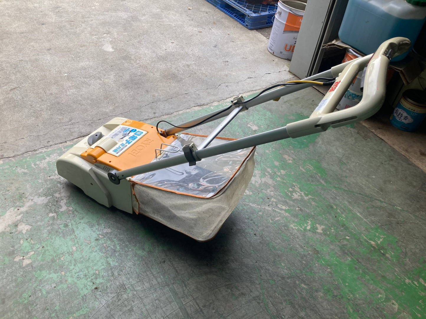 リョービ　中古　芝刈機　LM-2810
