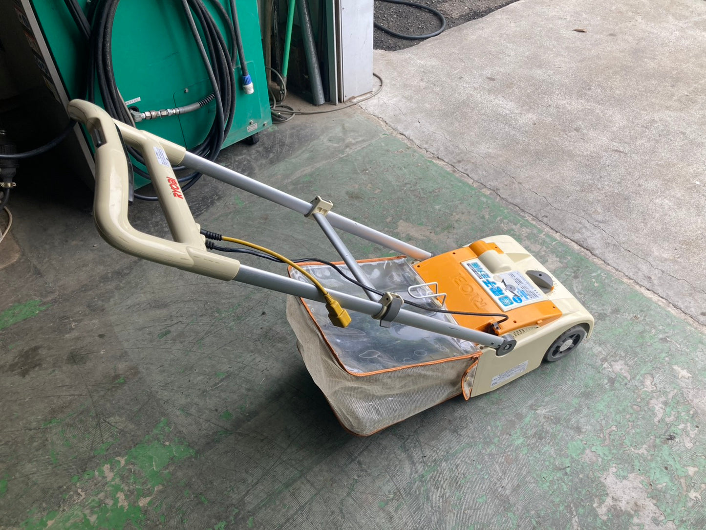 リョービ　中古　芝刈機　LM-2810