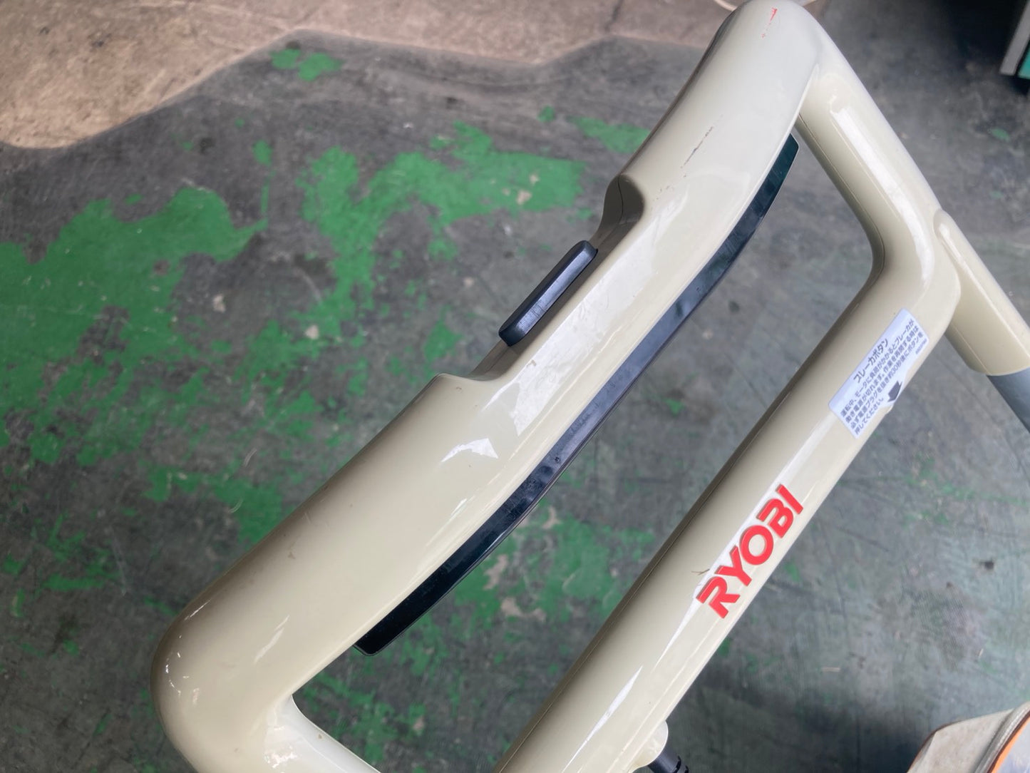 リョービ　中古　芝刈機　LM-2810