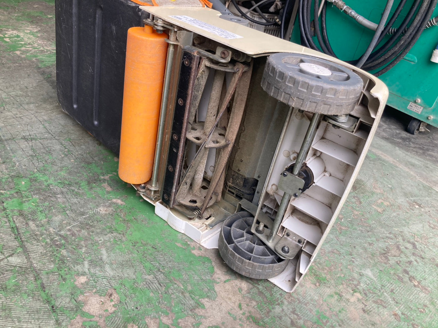 リョービ　中古　芝刈機　LM-2810