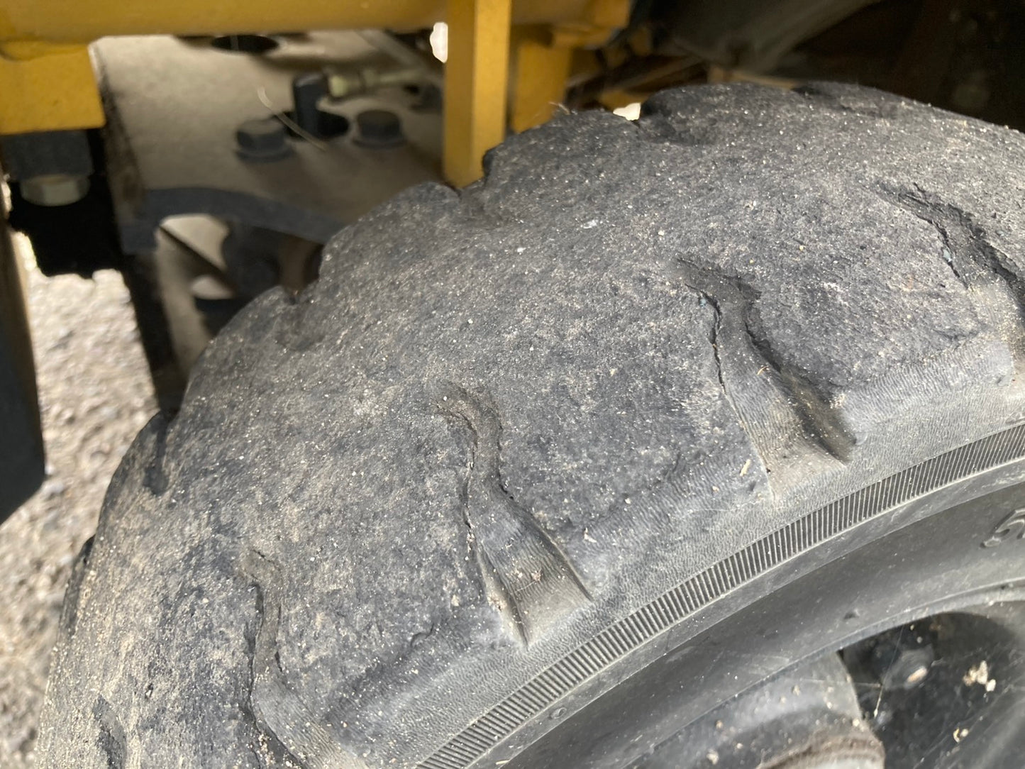 コマツ　中古　フォークリフト　1.4トン　FG15T-18
