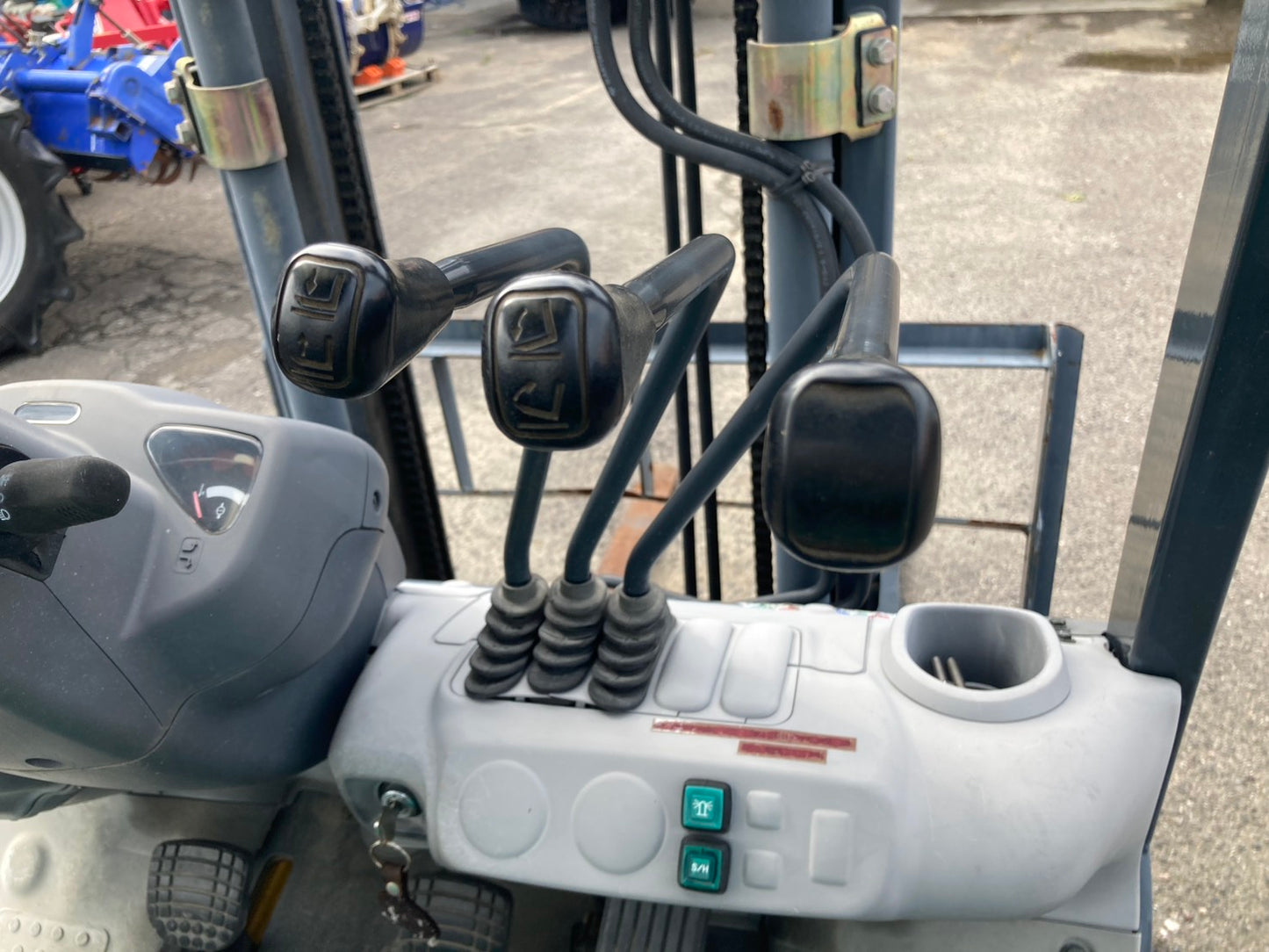 コマツ　中古　フォークリフト　1.4トン　FG15T-18