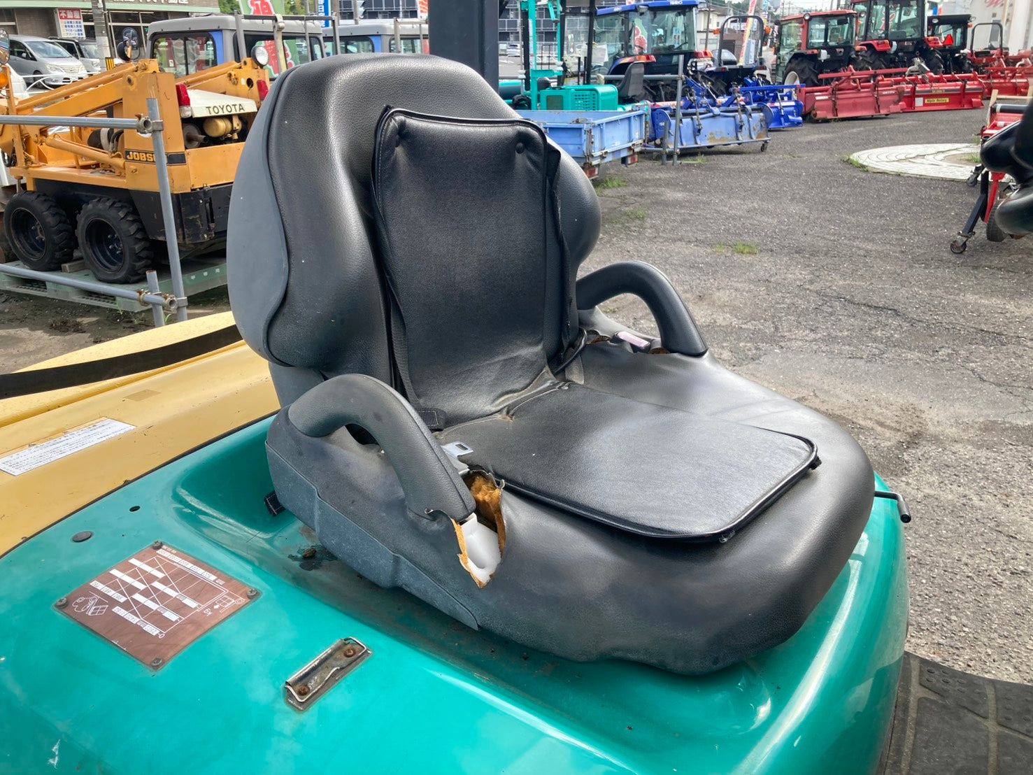 コマツ 中古 フォークリフト 1.4トン FG15T-18 – 農キング