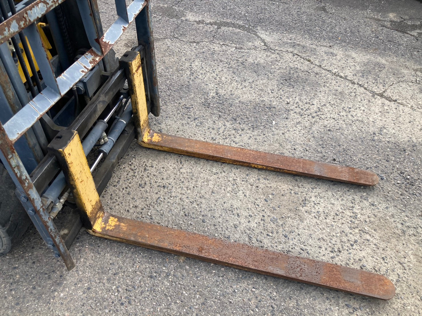 コマツ　中古　フォークリフト　1.4トン　FG15T-18