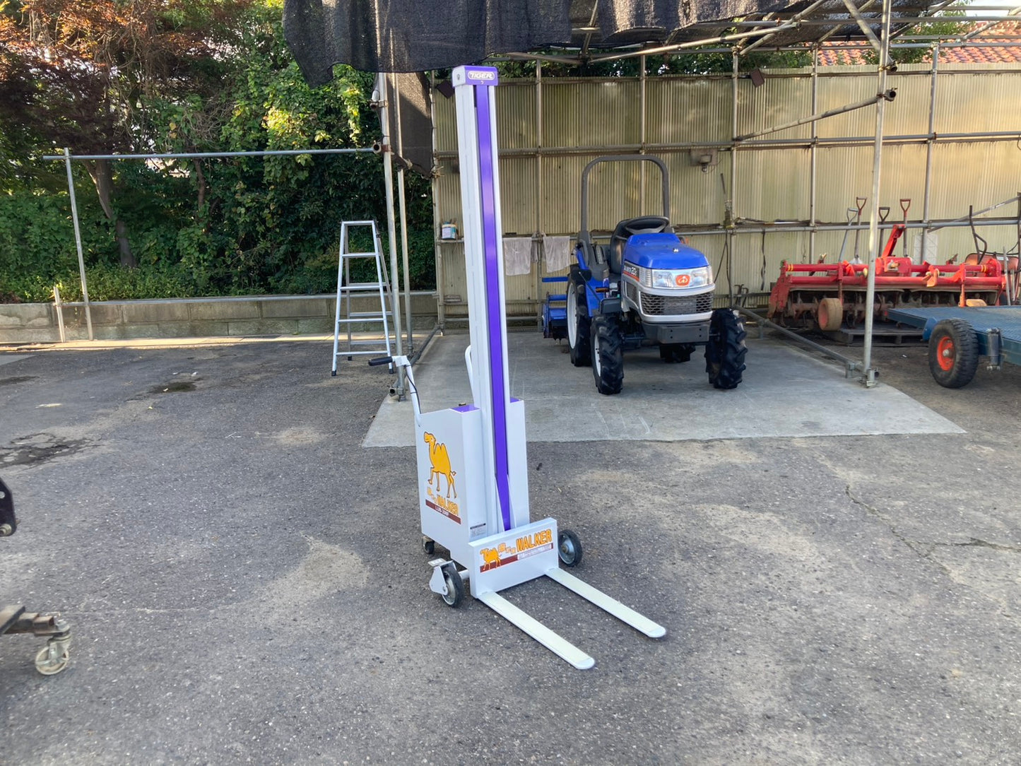 タイガーカワシマ　中古　米袋昇降機　LUB-208F