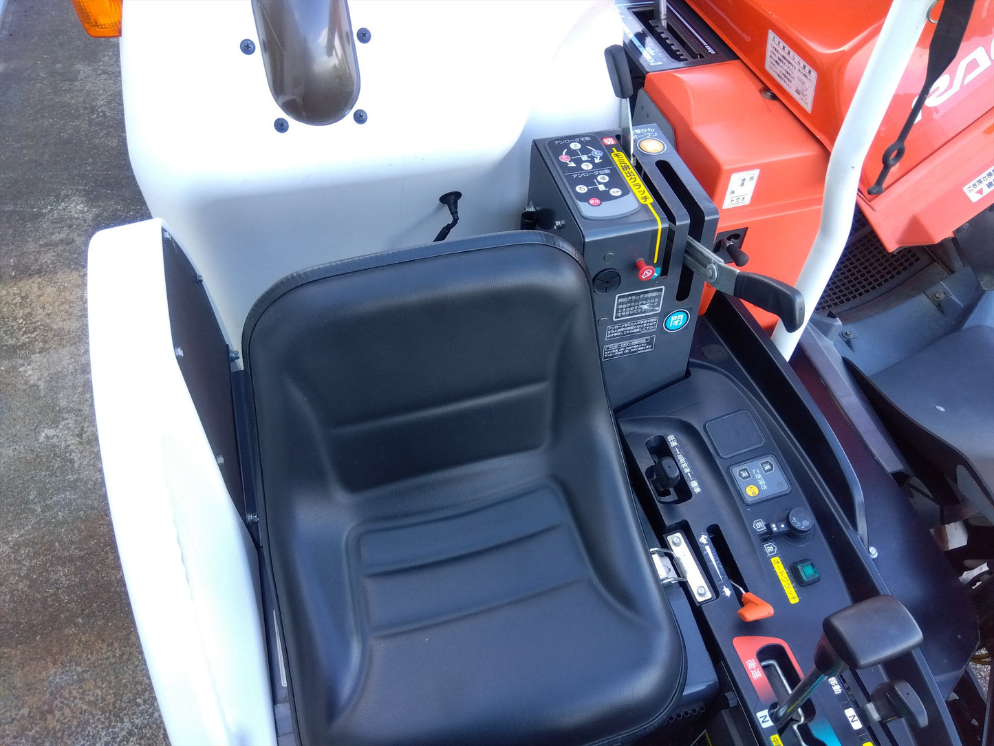 クボタ 中古 コンバイン  ER323GW  3条刈 142時間
