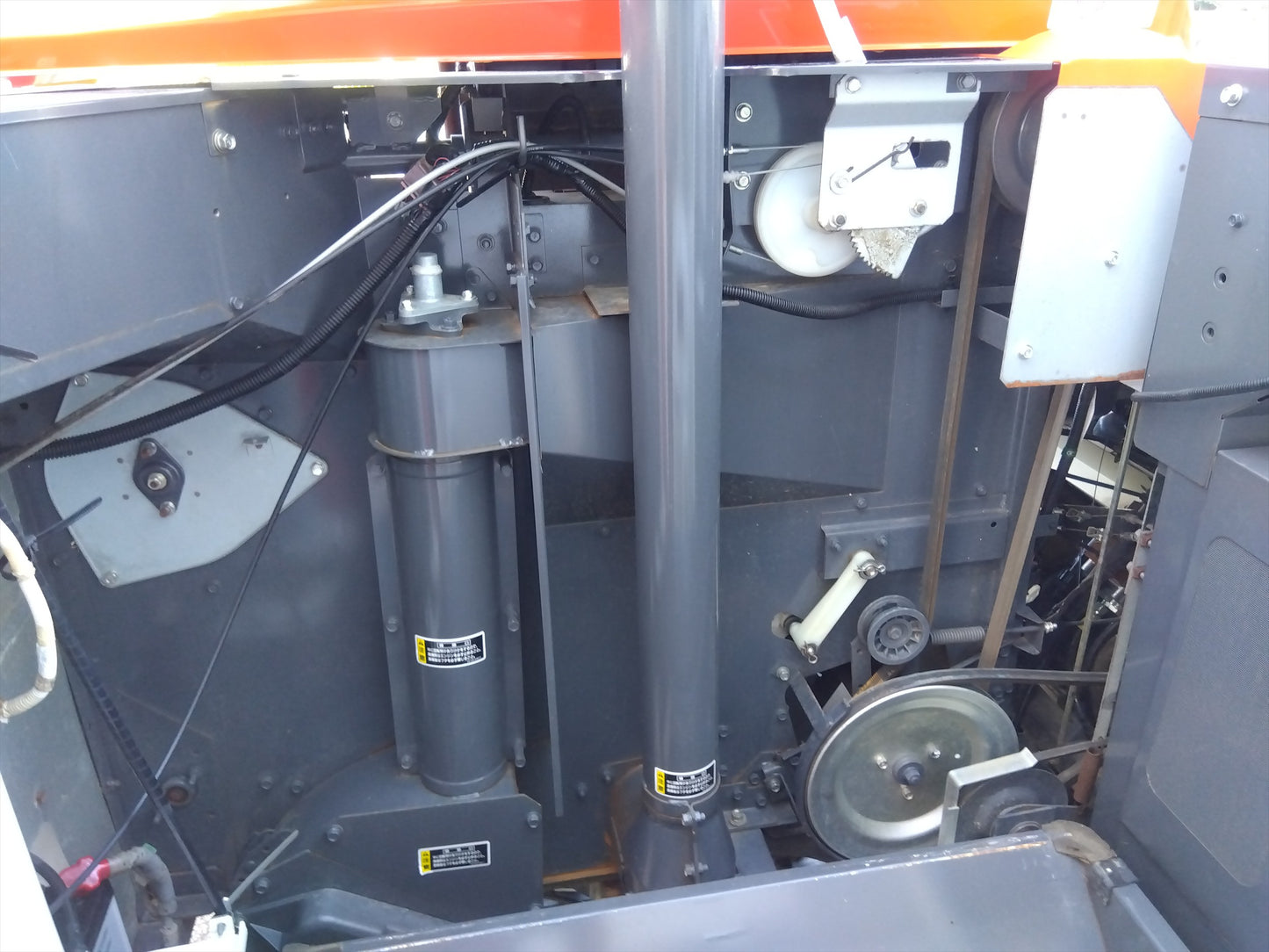 クボタ 中古 コンバイン  ER323GW  3条刈 142時間